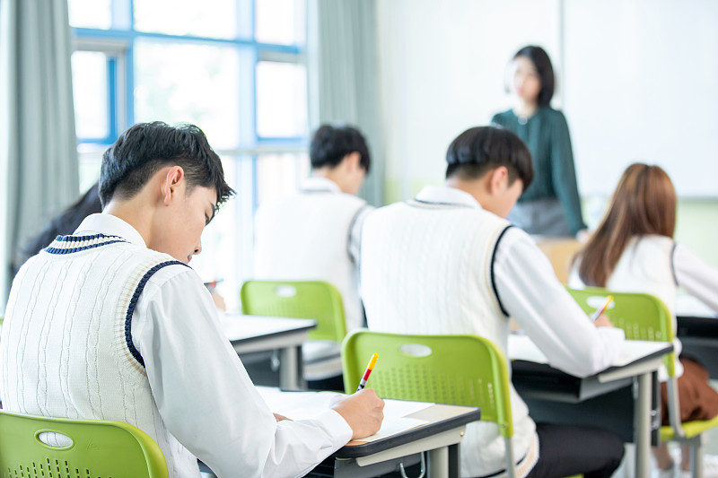 重庆高三补课培训班价格费用多少？