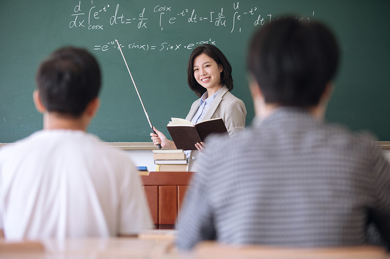 重庆高考补习机构浅谈数学成绩提升步骤一：掌握基础知识；