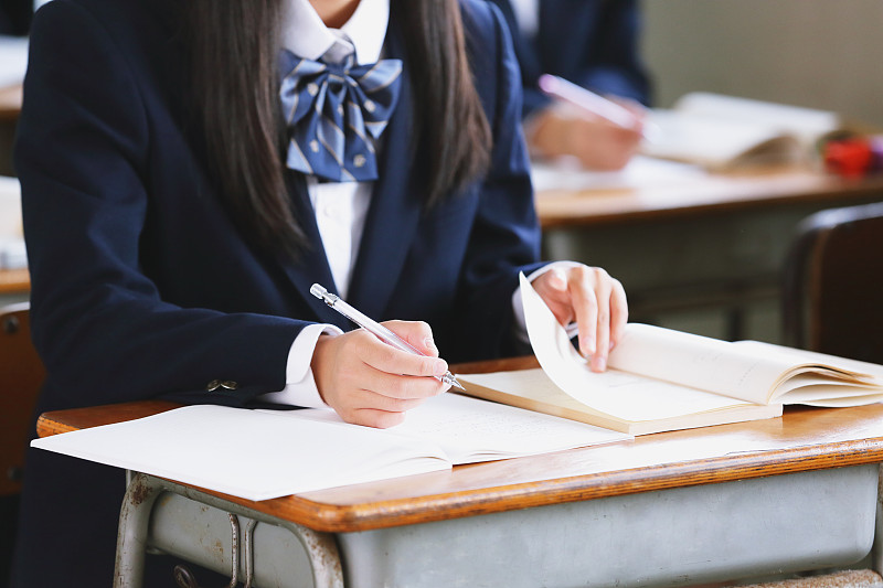 高中数学怎么学才能提高成绩步骤二：多做题练习；