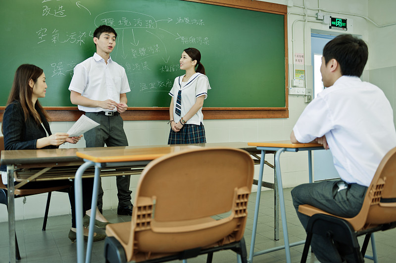 高考冲刺辅导班哪家好？高三同学家长该怎么选择？