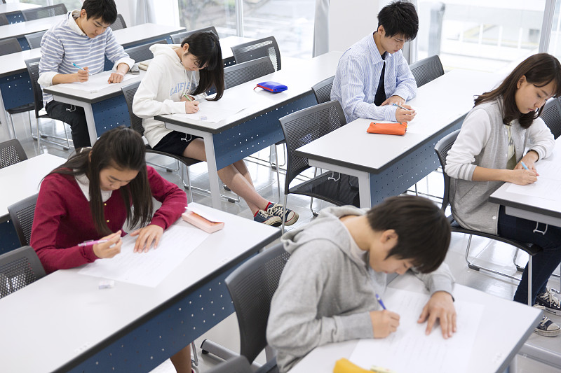 高三线下一对一补习好还是小班补习好？重庆高考补习